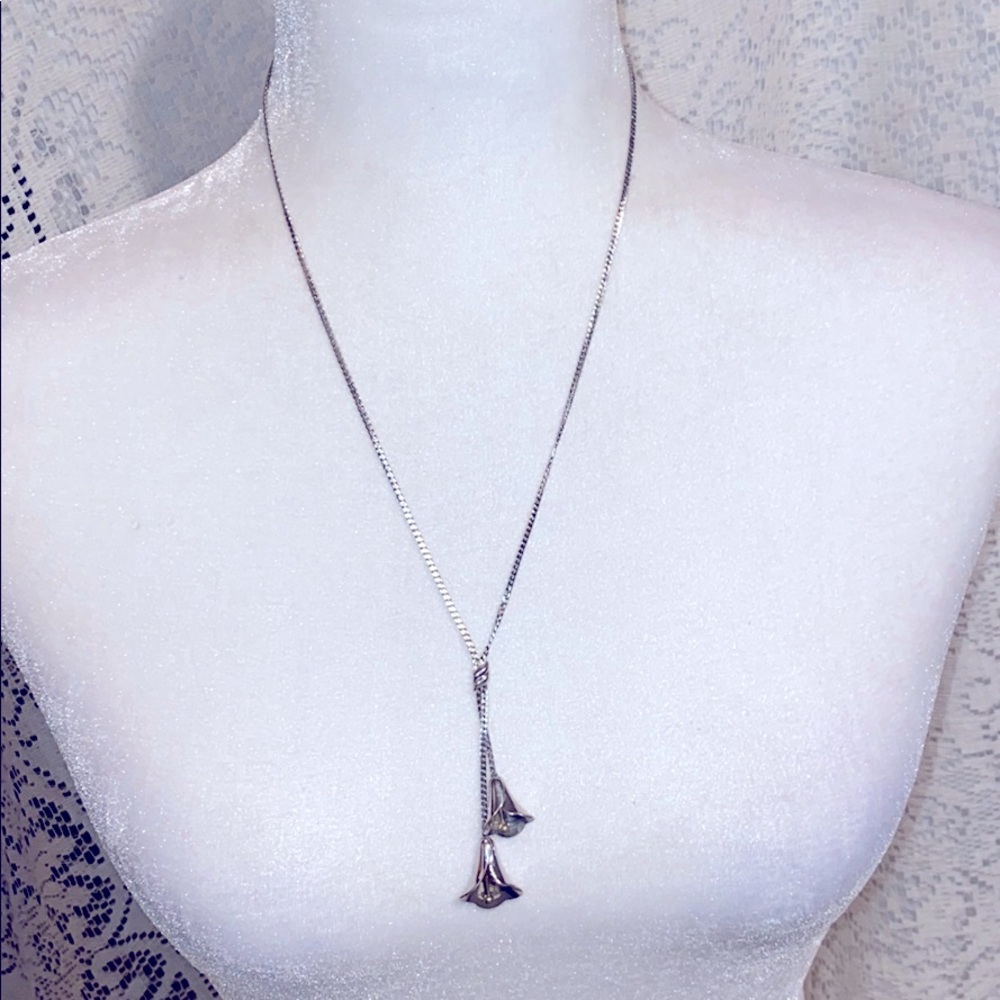 5/20 VTG Avon Silver Toned Calla Lilly Lariat Neck